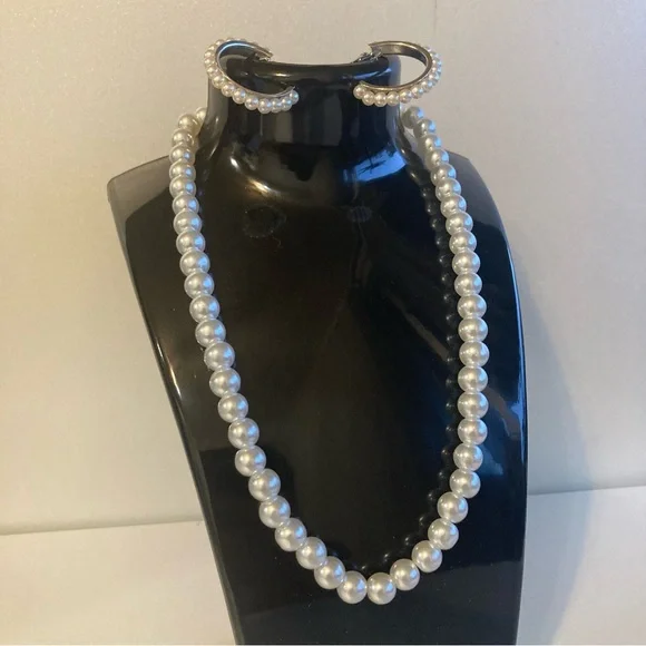 Classic Pearl Necklace and Hoop Earrings Set - White Pearls - Picture 1 of 8